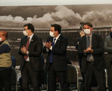 O governador Carlos Massa Ratinho Junior acompanha o  presidente Jair Bolsonaro nesta quarta-feira (7),   na transmissao de cargo do  diretor-geral brasileiro da Itaipu Binacional, o general João Francisco Ferreira .  07/04/2021 - Foto: Geraldo Bubniak/AEN