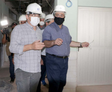 O secretário de Estado da Saúde, Beto Preto, vistoriou as obras do Hospital Regional de Toledo nesta quarta-feira (7). O Estado já investiu R$ 13 milhões e vai ofertar 69 leitos, sendo 26 cirúrgicos e 33 clínicos, além de dez Unidades de Terapia Intensiva (UTI). Foto:SESA