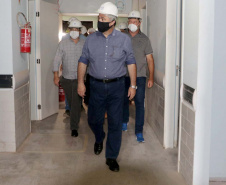 O secretário de Estado da Saúde, Beto Preto, vistoriou as obras do Hospital Regional de Toledo nesta quarta-feira (7). O Estado já investiu R$ 13 milhões e vai ofertar 69 leitos, sendo 26 cirúrgicos e 33 clínicos, além de dez Unidades de Terapia Intensiva (UTI). Foto:SESA