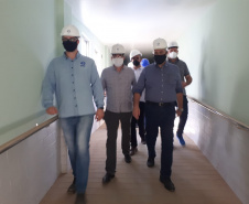 O secretário de Estado da Saúde, Beto Preto, vistoriou as obras do Hospital Regional de Toledo nesta quarta-feira (7). O Estado já investiu R$ 13 milhões e vai ofertar 69 leitos, sendo 26 cirúrgicos e 33 clínicos, além de dez Unidades de Terapia Intensiva (UTI). Foto:SESA