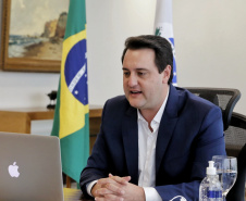 Governador Carlos Massa Ratinho Junior participou nesta quinta-feira (8) de um painel no evento Superagro, promovido pela revista Exame, e destacou os principais incentivos do Governo do Estado no setor. O painel também contou com a participação dos governadores do Mato Grosso, Mauro Mendes, da Bahia, Rui Costa, e do Rio Grande do Sul, Eduardo Leite. -  Curitiba, 08/04/2021  -  Foto: Gilson Abreu/AEN