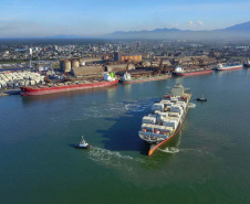 O Porto de Paranaguá é um dos principais atores dentro do projeto da Nova Ferroeste. 
É no terminal marítimo que vai desembocar a maior parte da produção que passará pelo ramal ferroviário de 1.285 quilômetros, idealizado para ter ponto inicial em Maracaju, no Mato Grosso do Su -  Foto: Arquivo AEN