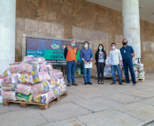 A edição 2021 da campanha Cesta Solidária Paraná, encerrada na terça-feira (06), conseguiu arrecadar mais de 200 toneladas de alimentos. . Foto: Valdelino Pontes