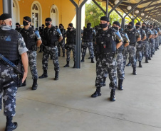 A semana começou com uma grande Operação da Polícia Militar nos Campos Gerais do estado para inibir crimes violentos contra o patrimônio e homicídios. Trata-se de uma malha de recobrimento em relação ao efetivo já existente na região. As equipes do Batalhão de Operações Especiais (BOPE) estarão empenhadas nos próximos 15 dias desenvolvendo abordagens, fiscalização e intensificação de policiamento preventivo em todo o estado. - Ponta Grossa, 12/04/2021 - Foto: Divulgação SESP