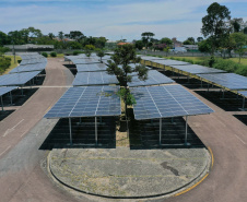 A Copel está à procura de oportunidades de negócio na área de eficiência energética. A Companhia abriu chamada pública nesta segunda, dia 12, para avaliar o mercado e empresas que possuam projetos no segmento.  -  Na foto, Copel e UFPR inauguram usina solar fotovoltaica em Curitiba . Foto: Alessandro Vieira/AEN
