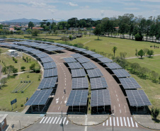 A Copel está à procura de oportunidades de negócio na área de eficiência energética. A Companhia abriu chamada pública nesta segunda, dia 12, para avaliar o mercado e empresas que possuam projetos no segmento.  -  Na foto, Copel e UFPR inauguram usina solar fotovoltaica em Curitiba . Foto: Alessandro Vieira/AEN