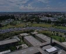 A Copel está à procura de oportunidades de negócio na área de eficiência energética. A Companhia abriu chamada pública nesta segunda, dia 12, para avaliar o mercado e empresas que possuam projetos no segmento.  -  Na foto, Copel e UFPR inauguram usina solar fotovoltaica em Curitiba . Foto: Alessandro Vieira/AEN