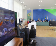 O governador Carlos Massa Ratinho Junior e o presidente da Assembleia Legislativa do Paraná, Ademar Traiano, lançaram nesta quarta-feira (14), no Palácio Iguaçu, a segunda edição do programa Paraná Mais Cidades, que disponibilizará meio bilhão para investimentos nos 399 municípios. Os recursos são do Tesouro Estadual e da sobra orçamentária do Poder Legislativo. -  Curitiba, 14/04/2021  -  Foto: Jonathan Campos/AEN