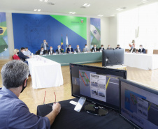 O governador Carlos Massa Ratinho Junior e o presidente da Assembleia Legislativa do Paraná, Ademar Traiano, lançaram nesta quarta-feira (14), no Palácio Iguaçu, a segunda edição do programa Paraná Mais Cidades, que disponibilizará meio bilhão para investimentos nos 399 municípios. Os recursos são do Tesouro Estadual e da sobra orçamentária do Poder Legislativo. -  Curitiba, 14/04/2021  -  Foto: Jonathan Campos/AEN