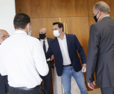 A TIM Brasil anunciou, nesta quinta-feira (15), que estenderá sua rede 4G para novos pontos no Interior do Estado. O novo plano foi anunciado no Palácio Iguaçu, pelo governador Carlos Massa Ratinho Junior e pelo CEO da TIM Brasil, Pietro Labriola.  -   Curitiba, 15/04/2021  -  Foto: Jonathan Campos/AEN