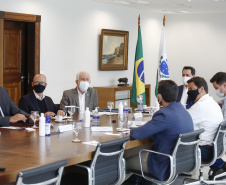 A TIM Brasil anunciou, nesta quinta-feira (15), que estenderá sua rede 4G para novos pontos no Interior do Estado. O novo plano foi anunciado no Palácio Iguaçu, pelo governador Carlos Massa Ratinho Junior e pelo CEO da TIM Brasil, Pietro Labriola.  -   Curitiba, 15/04/2021  -  Foto: Jonathan Campos/AEN