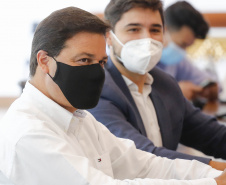 A TIM Brasil anunciou, nesta quinta-feira (15), que estenderá sua rede 4G para novos pontos no Interior do Estado. O novo plano foi anunciado no Palácio Iguaçu, pelo governador Carlos Massa Ratinho Junior e pelo CEO da TIM Brasil, Pietro Labriola.  -   Curitiba, 15/04/2021  -  Foto: Jonathan Campos/AEN