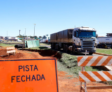 Serviços de terraplenagem, drenagem e de pavimentação estão em andamentos na readequação do Trevo Cataratas, em Cascavel, na região Oeste do estado.  -  Cascavel, 15/04/2021 -  Foto: Divulgação DER/PR