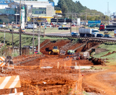 Serviços de terraplenagem, drenagem e de pavimentação estão em andamentos na readequação do Trevo Cataratas, em Cascavel, na região Oeste do estado.  -  Cascavel, 15/04/2021 -  Foto: Divulgação DER/PR