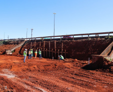 Serviços de terraplenagem, drenagem e de pavimentação estão em andamentos na readequação do Trevo Cataratas, em Cascavel, na região Oeste do estado.  -  Cascavel, 15/04/2021 -  Foto: Divulgação DER/PR