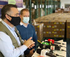 VACINAS ? Os medicamentos foram distribuídos às 22 Regionais de Saúde do Estado juntamente das 363.340 doses do 13º lote de vacinas contra Covid-19 e de 292.800 doses de vacina contra Influenza. - Curitiba, 16/04/2021 - Foto: Ari Dias/AEN