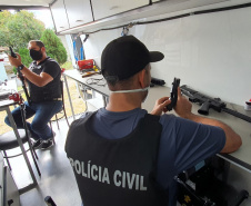 A Polícia Civil do Paraná (PCPR) agora conta com oficina móvel para manutenção de armas e treinamento. Uma van foi equipada com ferramentas que permitem que os policiais civis aprendam e realizem o reparo do armamento. O objetivo é atender os profissionais de todo o Estado, principalmente dos municípios do Interior. -  Foto: Polícia Civil do Paraná