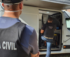 A Polícia Civil do Paraná (PCPR) agora conta com oficina móvel para manutenção de armas e treinamento. Uma van foi equipada com ferramentas que permitem que os policiais civis aprendam e realizem o reparo do armamento. O objetivo é atender os profissionais de todo o Estado, principalmente dos municípios do Interior. -  Foto: Polícia Civil do Paraná