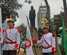 Polícias do Paraná reverenciam patriotismo e defesa da democracia ao comemorar o Dia do Tiradentes.  -  Curitiba, 21/04/2021  -  Foto: SESP/PR
