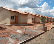 Famílias interessadas em adquirir uma das 25 novas moradias do programa Casa Fácil Paraná, construídas pelo Governo do Estado em Prudentópolis, têm até 30 de abril para se inscreverem no processo seletivo. Podem participar da seleção pessoas com renda familiar mensal de um a seis salários mínimos e que não possuem casa própria, a partir da inscrição no site cohapar.pr.gov.br/cadastro. (Foto: Alessandro Vieira / AEN)