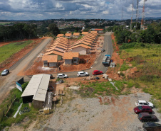 Famílias interessadas em adquirir uma das 25 novas moradias do programa Casa Fácil Paraná, construídas pelo Governo do Estado em Prudentópolis, têm até 30 de abril para se inscreverem no processo seletivo. Podem participar da seleção pessoas com renda familiar mensal de um a seis salários mínimos e que não possuem casa própria, a partir da inscrição no site cohapar.pr.gov.br/cadastro. (Foto: Alessandro Vieira / AEN)