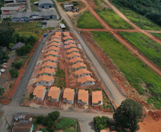 Famílias interessadas em adquirir uma das 25 novas moradias do programa Casa Fácil Paraná, construídas pelo Governo do Estado em Prudentópolis, têm até 30 de abril para se inscreverem no processo seletivo. Podem participar da seleção pessoas com renda familiar mensal de um a seis salários mínimos e que não possuem casa própria, a partir da inscrição no site cohapar.pr.gov.br/cadastro. (Foto: Alessandro Vieira / AEN)