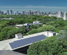 Com a entrada em funcionamento da usina de minigeração fotovoltaica de energia, a UEM (Universidade Estadual de Maringá) dá mais um passo no caminho para sustentabilidade e eficiência energética. Foto:UEM