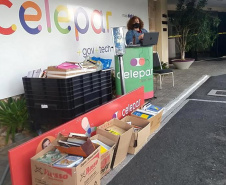 A ação solidária Liberte seu livro, realizada na Celepar na última terça-feira (20) arrecadou mais de 700 livros, que serão destinados ao Projeto Pegaí, responsáveis pela distribuição para o projetos e programas mais necessitados.  -  Foto: Celepar