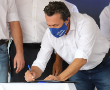 O governador Carlos Massa Ratinho Junior lança nesta sexta-feira (23) a pedra fundamental das obras de modernização do Trevo Gauchão e da duplicação da PR-323 no perímetro urbano de Umuarama. O investimento é de R$ 66,1 milhões. 23/04/2021 - Foto: Geraldo Bubniak/AEN