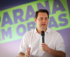 O governador Carlos Massa Ratinho Junior lança nesta sexta-feira (23) a pedra fundamental das obras de modernização do Trevo Gauchão e da duplicação da PR-323 no perímetro urbano de Umuarama. O investimento é de R$ 66,1 milhões. 23/04/2021 - Foto: Geraldo Bubniak/AEN