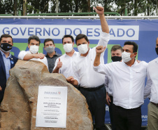 O governador Carlos Massa Ratinho Junior lança  a pedra fundamental das obras de modernização do Trevo Gauchão e da duplicação da PR-323 no perímetro urbano de Umuarama. Foto: Jonathan Campos/AEN
