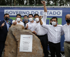O governador Carlos Massa Ratinho Junior lança  a pedra fundamental das obras de modernização do Trevo Gauchão e da duplicação da PR-323 no perímetro urbano de Umuarama. Foto: Jonathan Campos/AEN