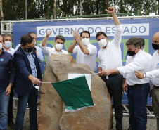 O governador Carlos Massa Ratinho Junior lança  a pedra fundamental das obras de modernização do Trevo Gauchão e da duplicação da PR-323 no perímetro urbano de Umuarama. Foto: Jonathan Campos/AEN
