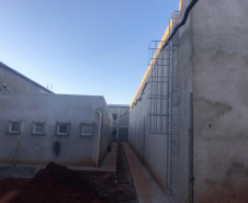 As obras da Cadeia Pública de Londrina, que vai atender a demanda da cidade e da região Norte do Paraná, atingiram a marca de 75% de conclusão. O investimento é de cerca de R$ 18 milhões e tem como objetivo ampliar as vagas do sistema prisional do Estado. A obra deve ser finalizada ainda em 2021. - Foto: SESP/PR