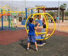 O governador Carlos Massa Ratinho Junior inaugura nesta quinta-feira (12), o Meu Campinho de Santa Cruz de Monte Castelo, no Noroeste do Paraná. Programa da Secretaria de Estado do Desenvolvimento Urbano e Obras Públicas, o Meu Campinho grama sintética, iluminação e segurança para a prática esportiva e de recreação de crianças e adolescentes, em horários em que não estão na escola. Santa Cruz do Monte Castelo, 12/09/2019 -  Foto: Geraldo Bubniak/AEN