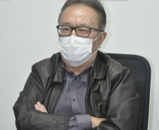 O empregado número 01 da Fomento Paraná, Claudio Massaru Shigueoka, que atualmente coordenava a área de Planejamento e Gestão Estratégica, foi homenageado pela diretoria em um evento semipresencial na manhã desta sexta (30), seu último dia de trabalho na instituição à qual se dedicou por 16 anos. - curitiba, 30/04/2021  -  Foto: Fomento Paraná