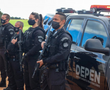 A construção da Cadeia Pública de Ponta Grossa, nos Campos Gerais, segue em andamento e já tem 60% das obras executadas. A previsão é que a entrega seja feita ao Departamento Penitenciário do Paraná (Depen-PR) ainda neste ano. O secretário da Segurança Pública, Romulo Marinho Soares, visitou as obras e destacou que a unidade faz parte de um projeto do Governo do Estado de ampliação do sistema prisional do Paraná.  -  Ponta Grossa, 03/05/2021  -  Foto: SESP/PR