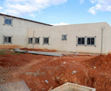 A construção da Cadeia Pública de Ponta Grossa, nos Campos Gerais, segue em andamento e já tem 60% das obras executadas. A previsão é que a entrega seja feita ao Departamento Penitenciário do Paraná (Depen-PR) ainda neste ano. O secretário da Segurança Pública, Romulo Marinho Soares, visitou as obras e destacou que a unidade faz parte de um projeto do Governo do Estado de ampliação do sistema prisional do Paraná.  -  Ponta Grossa, 03/05/2021  -  Foto: SESP/PR