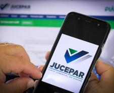 A Junta Comercial do Paraná criou ainda Twitter e Instagram para, juntamente com o Facebook, serem ferramentas de suporte para a comunicação institucional na divulgação de conteúdo e interação com o público. Foto: Geraldo Bubniak/AEN