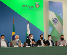 O governador Carlos Massa Ratinho Junior atende a imprensa nesta terça-feira (4) para falar sobre o retorno gradativo das aulas presenciais na rede estadual de ensino. Curitiba, 04/05/2021. Foto: Geraldo Bubniak/AEN