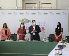 A primeira-dama do Paraná, Luciana Saito Massa, presidiu nesta terça-feira (4), em Curitiba, o primeiro Encontro de Primeiras-Damas do Paraná. A iniciativa tem como objetivo promover um debate entre as primeiras-damas de todos os municípios paranaenses sobre políticas públicas direcionadas à área social e à mulher. 