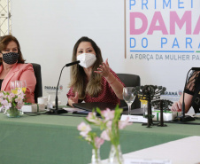 A primeira-dama do Paraná, Luciana Saito Massa, presidiu nesta terça-feira (4), em Curitiba, o primeiro Encontro de Primeiras-Damas do Paraná. A iniciativa tem como objetivo promover um debate entre as primeiras-damas de todos os municípios paranaenses sobre políticas públicas direcionadas à área social e à mulher. 