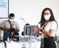 A primeira-dama do Paraná, Luciana Saito Massa, presidiu nesta terça-feira (4), em Curitiba, o primeiro Encontro de Primeiras-Damas do Paraná. A iniciativa tem como objetivo promover um debate entre as primeiras-damas de todos os municípios paranaenses sobre políticas públicas direcionadas à área social e à mulher. 
