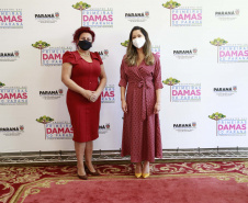 A primeira-dama do Paraná, Luciana Saito Massa, presidiu nesta terça-feira (4), em Curitiba, o primeiro Encontro de Primeiras-Damas do Paraná. A iniciativa tem como objetivo promover um debate entre as primeiras-damas de todos os municípios paranaenses sobre políticas públicas direcionadas à área social e à mulher. 