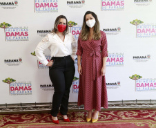 A primeira-dama do Paraná, Luciana Saito Massa, presidiu nesta terça-feira (4), em Curitiba, o primeiro Encontro de Primeiras-Damas do Paraná. A iniciativa tem como objetivo promover um debate entre as primeiras-damas de todos os municípios paranaenses sobre políticas públicas direcionadas à área social e à mulher. 