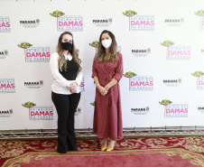 A primeira-dama do Paraná, Luciana Saito Massa, presidiu nesta terça-feira (4), em Curitiba, o primeiro Encontro de Primeiras-Damas do Paraná. A iniciativa tem como objetivo promover um debate entre as primeiras-damas de todos os municípios paranaenses sobre políticas públicas direcionadas à área social e à mulher. 