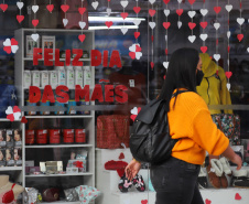 Menor Preço: aplicativo ajuda a economizar nas compras deste Dia das Mães. Foto: Geraldo Bubniak/AEN