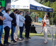 Nesta quarta-feira (05), o Secretário da Infraestrutura e Logística do Paraná, Sandro Alex, acompanhado do reitor da Universidade Estadual de Ponta Grossa, Miguel Sanches Neto, e da prefeita Elizabeth Schmidt, inaugurou o recapeamento asfáltico do campus de Uvaranas.Foto: Rodrigo Felix Leal/SEIL
