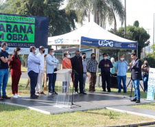 Nesta quarta-feira (05), o Secretário da Infraestrutura e Logística do Paraná, Sandro Alex, acompanhado do reitor da Universidade Estadual de Ponta Grossa, Miguel Sanches Neto, e da prefeita Elizabeth Schmidt, inaugurou o recapeamento asfáltico do campus de Uvaranas.Foto: Rodrigo Felix Leal/SEIL