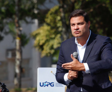 Nesta quarta-feira (05), o Secretário da Infraestrutura e Logística do Paraná, Sandro Alex, acompanhado do reitor da Universidade Estadual de Ponta Grossa, Miguel Sanches Neto, e da prefeita Elizabeth Schmidt, inaugurou o recapeamento asfáltico do campus de Uvaranas.Foto: Rodrigo Felix Leal/SEIL
